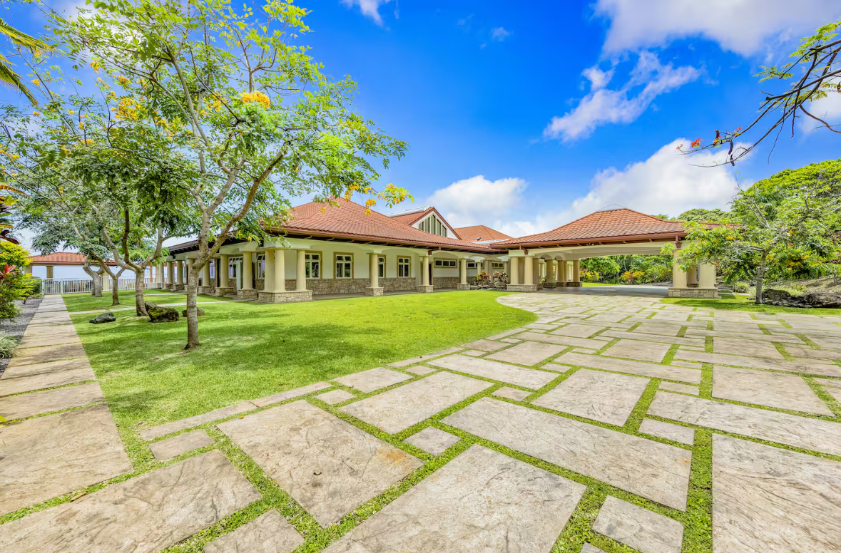 Front arrival court and covered entry of the retreat estate